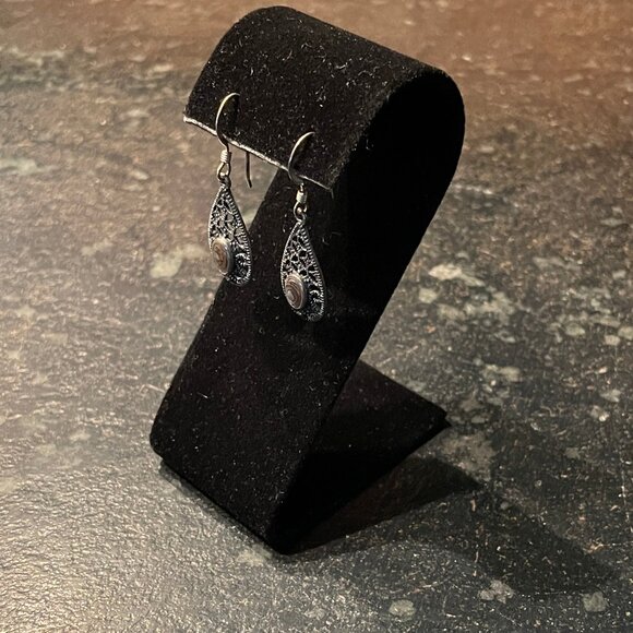 Elegant Curved Velvet-Covered Earring Display (NWOT) - Picture 8 of 8